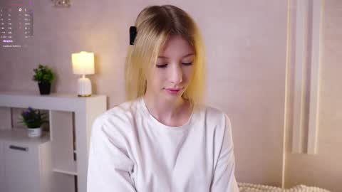 Snapshot of sunnmoonn chatting on 6, 6, 2026 Lily online show from 6, 6, 2026
