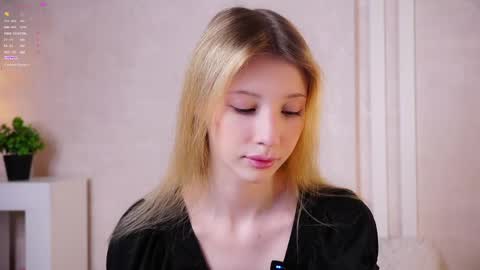 Snapshot of sunnmoonn chatting on 7, 6, 2026 Lily online show from 7, 6, 2026