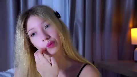Snapshot of sunnmoonn chatting on 18, 7, 2026 Lily online show from 18, 7, 2026