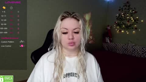 Snapshot of sunny_mood chatting on 24, 12, 2024 sunny mood online show from 24, 12, 2024