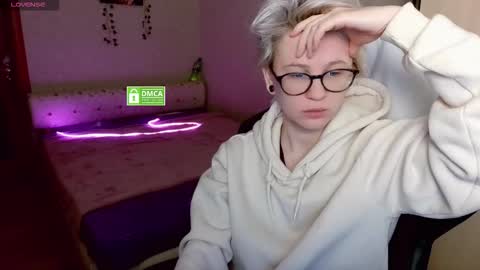 Snapshot of sunny_mood chatting on 28, 10, 2025 sunny mood online show from 28, 10, 2025