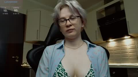 Snapshot of sunny_mood chatting on 29, 6, 2026 sunny mood online show from 29, 6, 2026