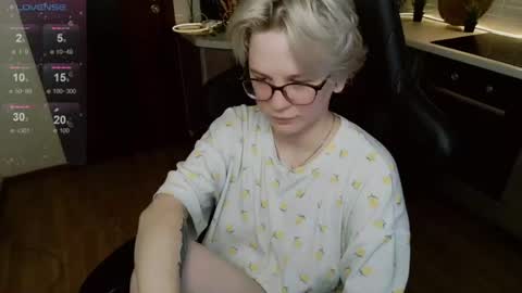 Snapshot of sunny_mood chatting on 25, 7, 2026 sunny mood online show from 25, 7, 2026