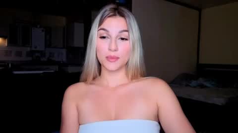 Snapshot of sunsetwithava chatting on 4, 7, 2026 sunsetwithava online show from 4, 7, 2026