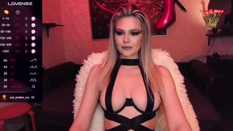Snapshot of sunshine_vibes chatting on 17, 1, 2025 Mistress Molly online show from 17, 1, 2025