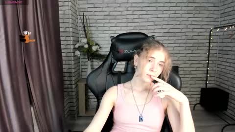 Snapshot of sunshinnneeee chatting on 29, 9, 2025 anna online show from 29, 9, 2025