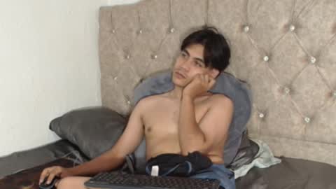 Snapshot of super_cute1 chatting on 1, 12, 2025 super_cute1 online show from 1, 12, 2025