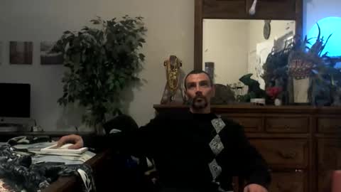 Snapshot of superd512 chatting on 29, 10, 2025 Guero Cash online show from 29, 10, 2025