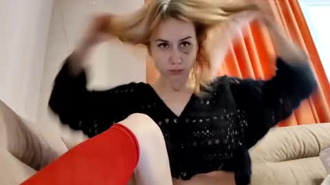 Snapshot of supereasyx chatting on 1, 2, 2025 Annie online show from 1, 2, 2025