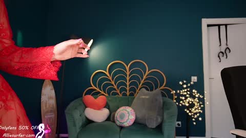Snapshot of surfergirl121 chatting on 14, 2, 2026 Allie online show from 14, 2, 2026