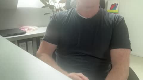 Snapshot of surfstar81 chatting on 7, 5, 2026 surfstar81 online show from 7, 5, 2026