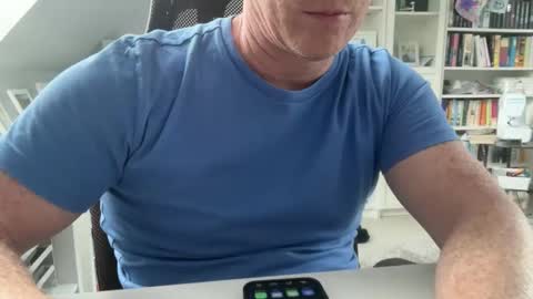 Snapshot of surfstar81 chatting on 11, 6, 2026 surfstar81 online show from 11, 6, 2026