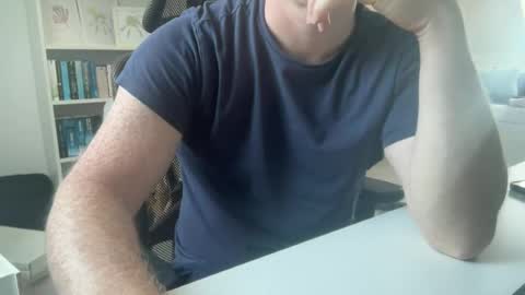 Snapshot of surfstar81 chatting on 16, 7, 2026 surfstar81 online show from 16, 7, 2026