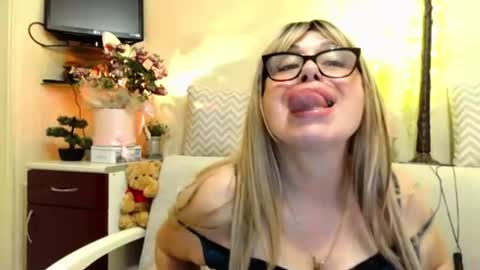 Snapshot of susiexnoreen chatting on 18, 6, 2026 SusiexNoreen online show from 18, 6, 2026