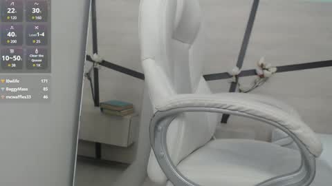 sussy leon online show from 5, 3, 2025