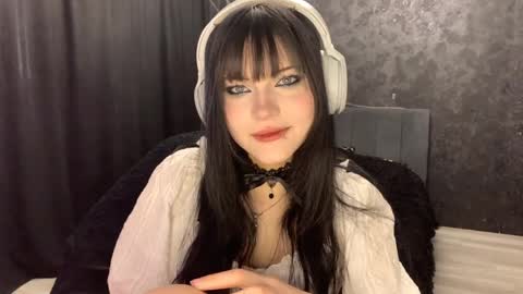 EmilySuonn online show from 7, 4, 2026