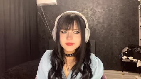 EmilySuonn online show from 9, 4, 2026