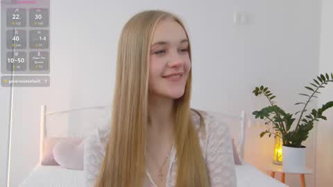 Snapshot of suzipons chatting on 14, 10, 2025 Suzi online show from 14, 10, 2025