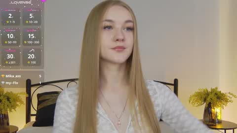 Snapshot of suzipons chatting on 23, 10, 2025 Suzi online show from 23, 10, 2025