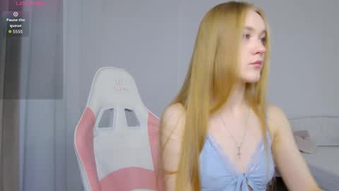 Snapshot of suzipons chatting on 22, 11, 2025 Suzi online show from 22, 11, 2025