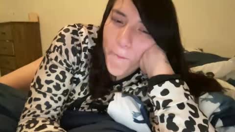 Snapshot of suzyishellawet chatting on 5, 4, 2026 Suzy online show from 5, 4, 2026
