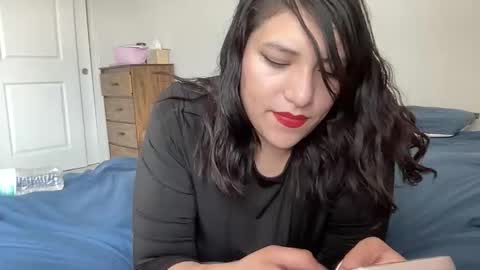 Snapshot of suzyishellawet chatting on 5, 4, 2026 Suzy online show from 5, 4, 2026