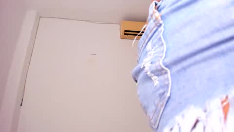 suzzann_rugg online show from 10, 3, 2025