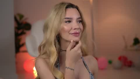 Snapshot of svveetluna chatting on 6, 7, 2026 SweetLuna online show from 6, 7, 2026