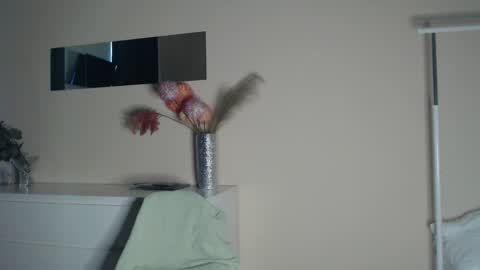 sweat_mia online show from 19, 9, 2025