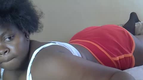 sweatcreamer26 online show from 2, 12, 2025