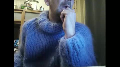 Snapshot of sweaterboy666 chatting on 17, 12, 2025 sweaterboy666 online show from 17, 12, 2025