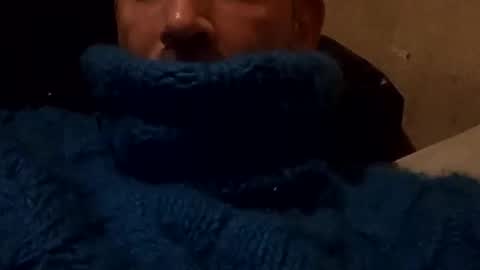 Snapshot of sweaterboy666 chatting on 17, 12, 2025 sweaterboy666 online show from 17, 12, 2025