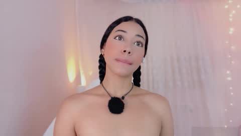 Snapshot of sweet_carine chatting on 2, 3, 2026 camil online show from 2, 3, 2026