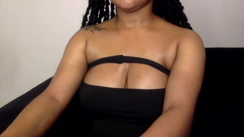 Snapshot of sweet_couples5 chatting on 16, 1, 2025 cutie cam0 online show from 16, 1, 2025