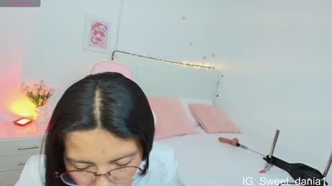 Snapshot of sweet_dania_ chatting on 18, 9, 2025 sweet_dania_ online show from 18, 9, 2025