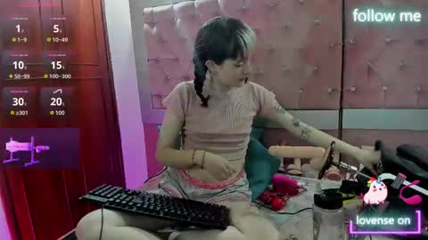  emmili  online show from 14, 11, 2025