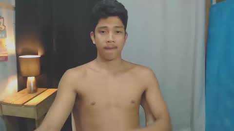Snapshot of sweet_guyxx chatting on 5, 1, 2025 sweet_guyxx online show from 5, 1, 2025