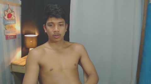 Snapshot of sweet_guyxx chatting on 8, 1, 2025 sweet_guyxx online show from 8, 1, 2025