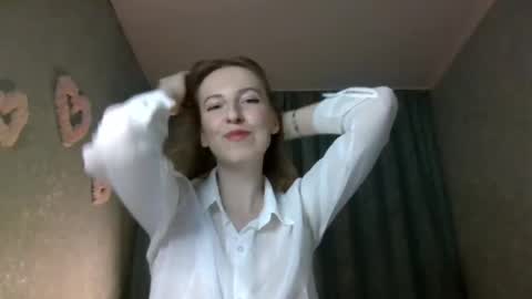 Snapshot of sweet_lilbunny chatting on 12, 11, 2025 sweet_lilbunny online show from 12, 11, 2025