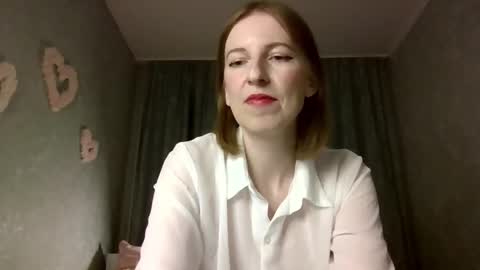 Snapshot of sweet_lilbunny chatting on 19, 11, 2025 sweet_lilbunny online show from 19, 11, 2025