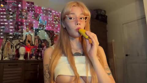 Snapshot of sweet_melissa133 chatting on 16, 9, 2025 Melissa. Join me on Fansly link in social medias online show from 16, 9, 2025