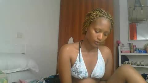 Snapshot of sweet_melod chatting on 28, 4, 2026 Linda online show from 28, 4, 2026