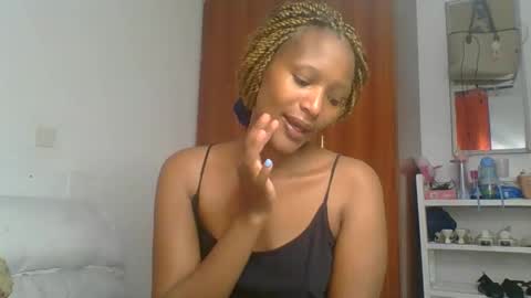 Snapshot of sweet_melod chatting on 5, 5, 2026 Linda online show from 5, 5, 2026