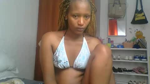 Snapshot of sweet_melod chatting on 6, 5, 2026 Linda online show from 6, 5, 2026