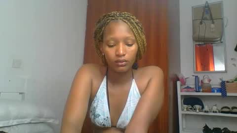 Snapshot of sweet_melod chatting on 7, 5, 2026 Linda online show from 7, 5, 2026