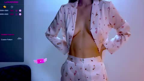 Snapshot of sweet_mia_91 chatting on 12, 9, 2025 Mia online show from 12, 9, 2025