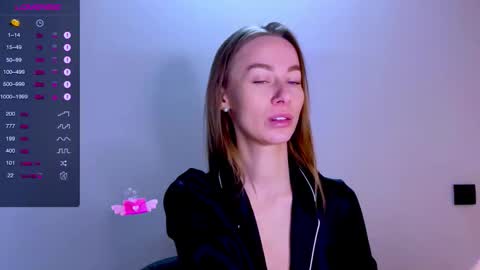 Snapshot of sweet_mia_91 chatting on 4, 10, 2025 Mia online show from 4, 10, 2025