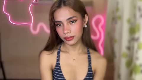 Snapshot of sweet_nikki03 chatting on 24, 9, 2025 sweet_nikki03 online show from 24, 9, 2025