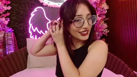 Roxanee online show from 13, 4, 2026