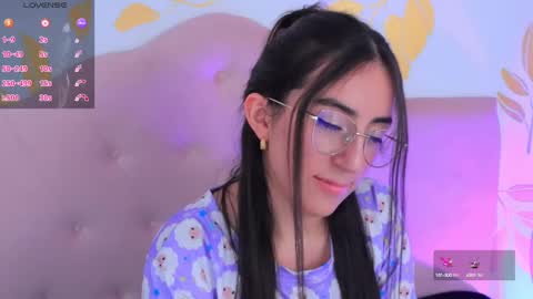 Snapshot of sweet_sammy_7 chatting on 8, 3, 2025 Sammy Lauren online show from 8, 3, 2025